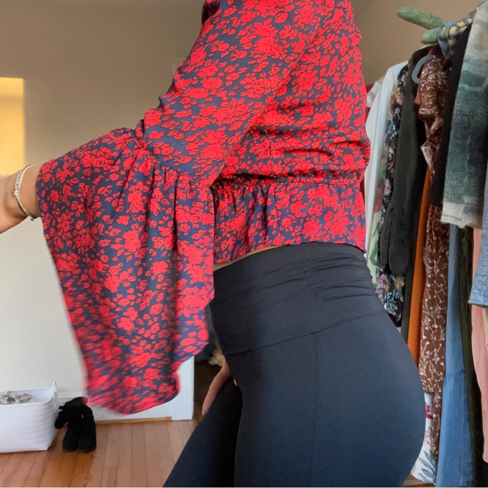 NWOT Flare Sleeves Express Top - Picture 8 of 9